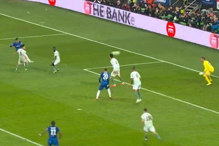 Με μαγικό πλασέ ο Σάντσο έστειλε συστημένη την μπάλα στα δίχτυα της Μπέτις για το 1-3