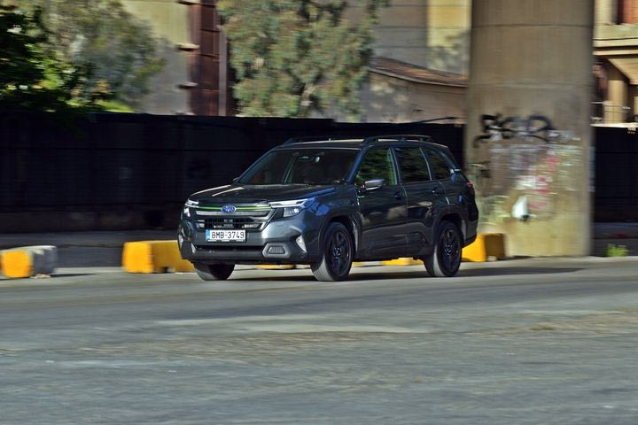 Δοκιμάζουμε το νέο Subaru Forester που φέρνει την εκτός δρόμου περιπέτεια πιο κοντά στην υβριδική τεχνολογία των SUV