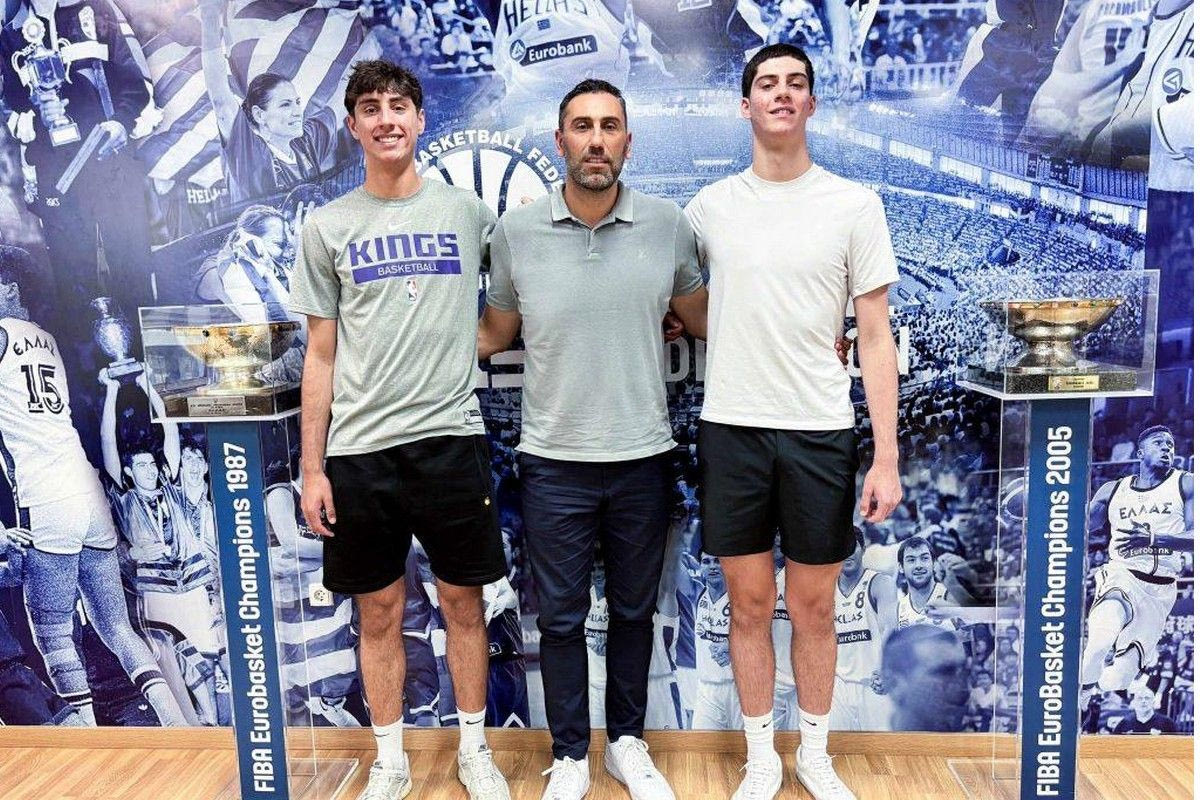 Ο Δήμος Ντικούδης με τους Αλέξανδρο και Νικόλα Γκλάρο Σταυρόπουλο