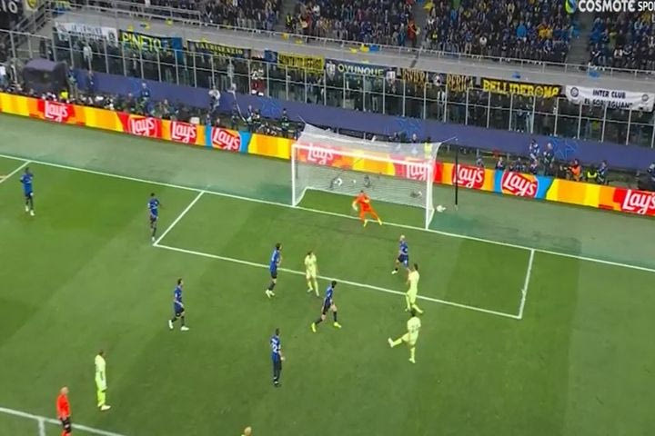 Ο Γκαρθία με σουτ στην κίνηση μείωσε σε 2-1 και ξαναέβαλε την Μπαρτσελόνα στο ματς