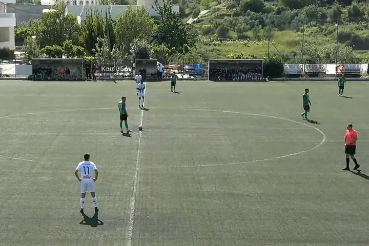 Ερμής Ζωνιανών – Δόξα Βύρωνα: Ένταση ανάμεσα στους φιλάθλους των δύο ομάδων, καθυστέρηση στην έναρξη του αγώνα