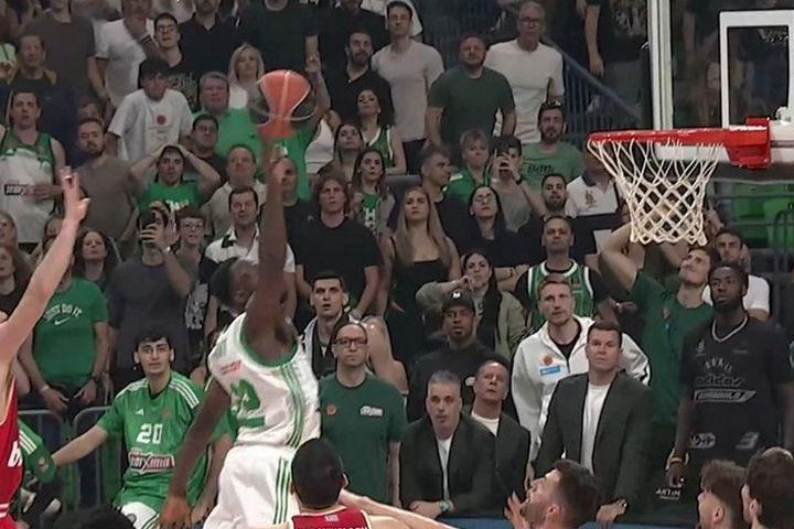 Μαγικό άγγιγμα και buzzer-beater του Γκραντ στο πρώτο μέρος του ντέρμπι στο ΟΑΚΑ