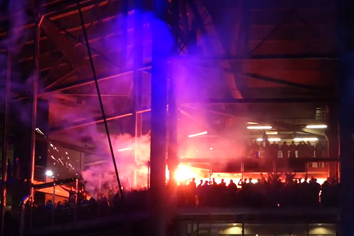 “Κάηκε” το Volksparkstadion για την άνοδο του Αμβούργου στην Bundesliga μετά από 7 χρόνια