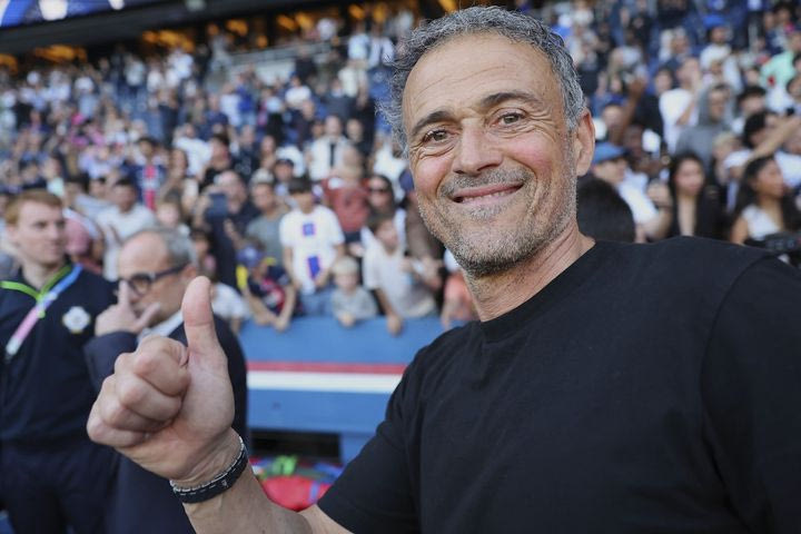 Λουίς Ενρίκε: “Θα υποφέρουμε στη ρεβάνς με την Άρσεναλ, έτοιμος να αγωνιστεί ο Ντεμπελέ”