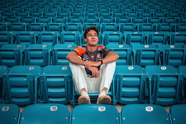 Ράσελ: “Ο πατέρας μου δούλευε 14 ώρες τη μέρα για μένα, του το ξεπλήρωσα μέχρι τελευταίας λίρας”