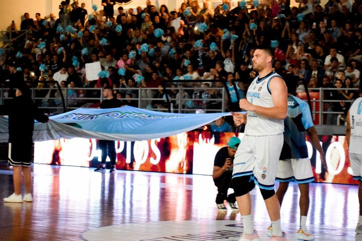 Υπέροχη κίνηση από τη Μύκονο που κάλεσε τους μαθητές του νησιού στην Καρδίτσα για το Final Four της Elite League
