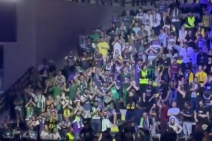 Οι φίλοι της Μάλαγα φώναζαν ρυθμικά το όνομα της ΑΕΚ στον μικρό τελικό της “Ένωσης” με την Τενερίφη