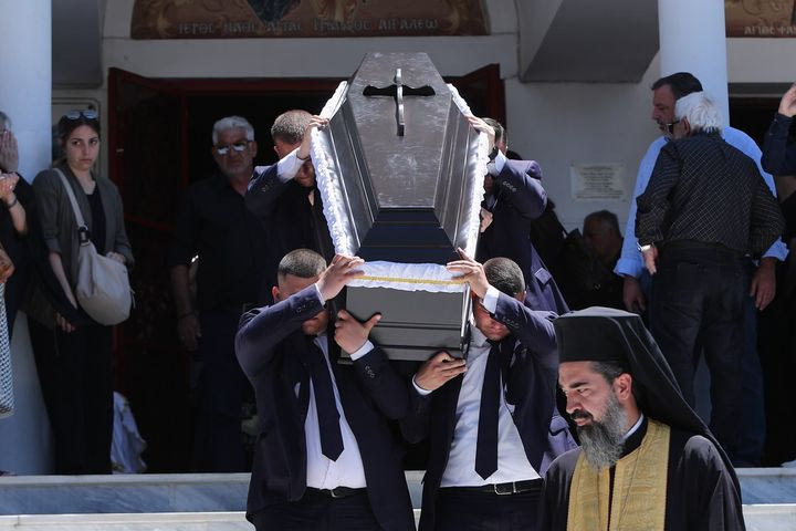 ΑΕΚ: Τελέστηκε η νεκρώσιμη ακολουθία του Μανώλη Παπαδόπουλου σε κλίμα συγκίνησης, παρουσία πολλών παλαιμάχων της Ένωσης