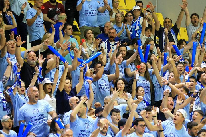 Γλέντι με νησιώτικα στις εξέδρες για την άνοδο της Μυκόνου στη Stoiximan GBL