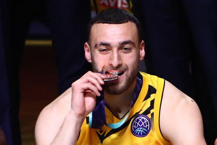 Ο Όμηρος Νετζήπογλου στο SPORT24: “Ευλογημένος που έχω τέτοιους συμπαίκτες, ο Σάκοτα είναι βιβλίο του μπάσκετ”