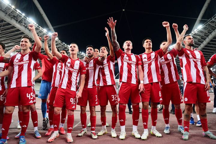 Τελικός Κυπέλλου Ελλάδας, Ολυμπιακός: Οι παίκτες τραγούδησαν μαζί με τους εκστασιασμένους οπαδούς το “Είσαι στο μυαλό κάτι μαγικό”