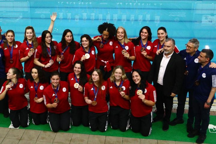 Ο Ολυμπιακός στην 3η θέση της Ευρώπης: Η απονομή του χάλκινου μεταλλίου στις ερυθρόλευκες