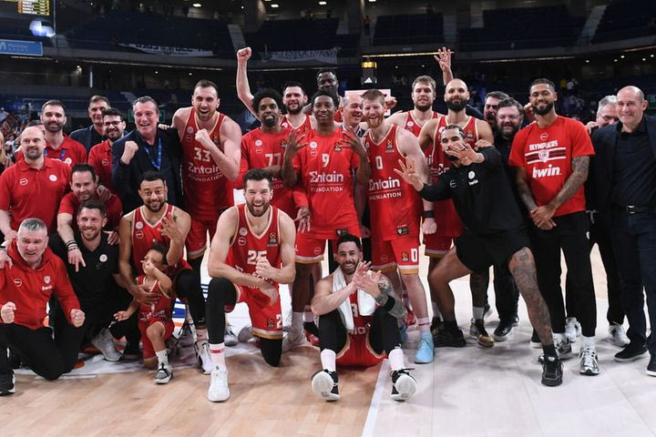 Ολυμπιακός, Final Four 2025: Η πανηγυρική φωτογραφία των ερυθρόλευκων μετά την πρόκριση στο Άμπου Ντάμπι