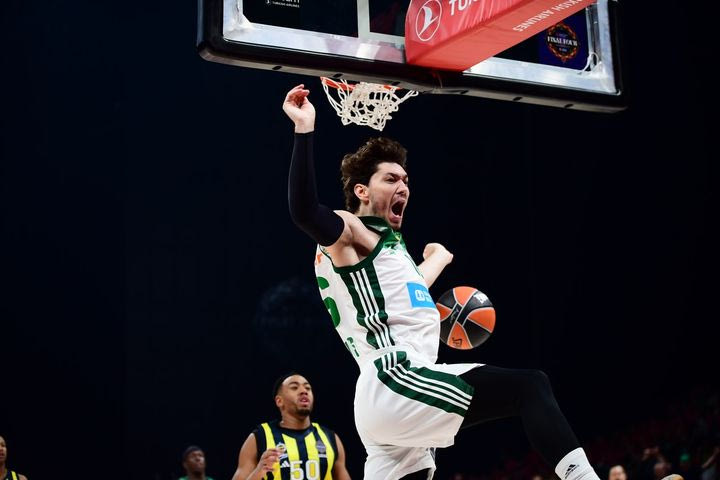 Final Four 2025, Φενέρμπαχτσε – Παναθηναϊκός: Το κλέψιμο και το δυναμικό κάρφωμα του Οσμάν για τους πρώτους πόντους του ημιτελικού