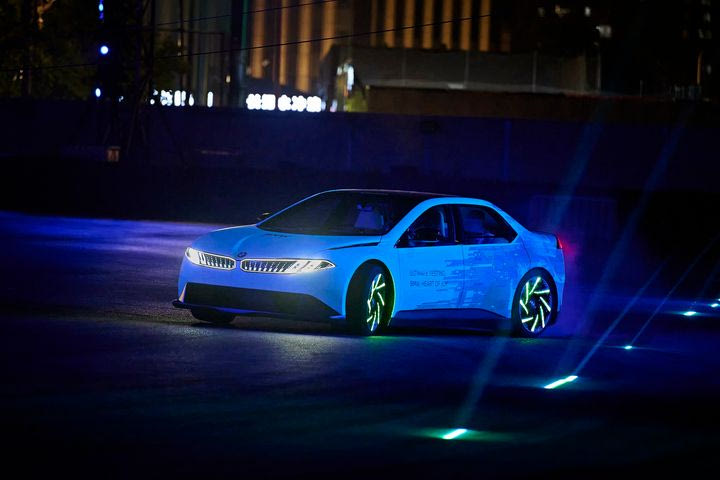 BMW Vision Driving Experience: Η υπογραφή BMW στο μέλλον της αυτοκίνησης αφήνει υποσχέσεις για εντυπωσιακή εξέλιξη