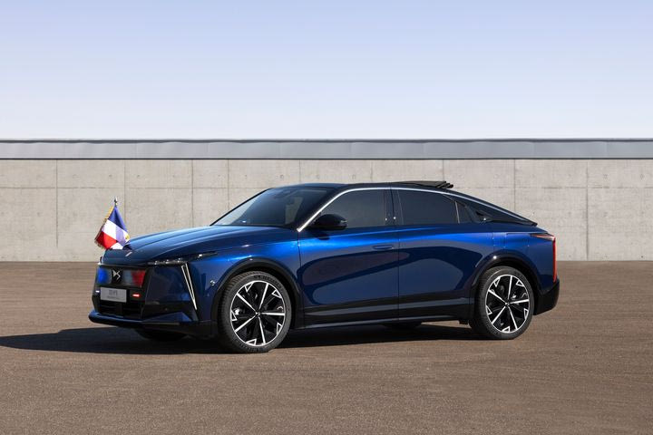 Αυτό είναι το νέο αυτοκίνητο του Προέδρου της Γαλλίας- Ο Εμανουέλ Μακρόν θα μετακινείται με τη ναυαρχίδα DS N°8