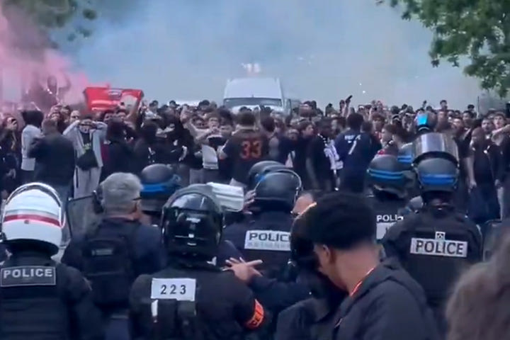 Επεισόδια πριν τον ημιτελικό Παρί – Άρσεναλ, σύγκρουση μεταξύ αστυνομίας και οπαδών στο Παρίσi