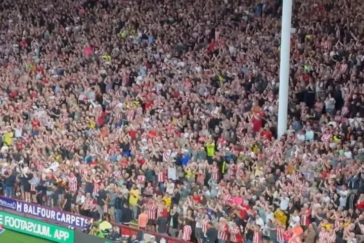 Μπάλντοκ: Ρίγη συγκίνησης στο “Μπράμαλ Λέιν”, με οπαδούς της Σέφιλντ να τραγουδούν για τον αδικοχαμένο Τζορτζ