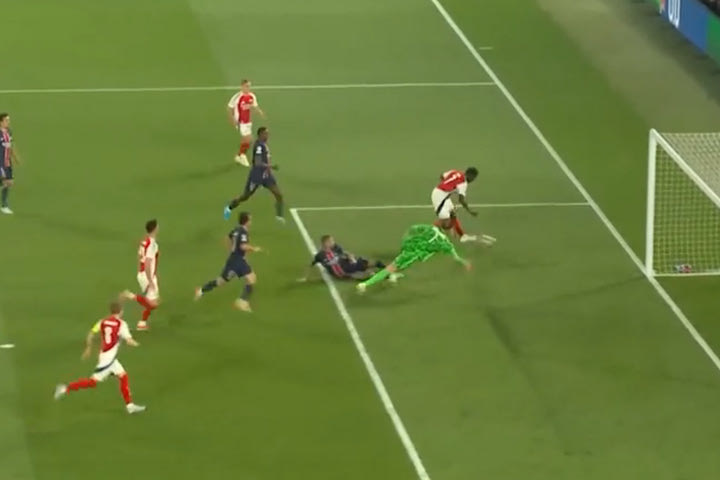 Με δεύτερη προσπάθεια ο Σάκα μείωσε σε 2-1 για την Άρσεναλ