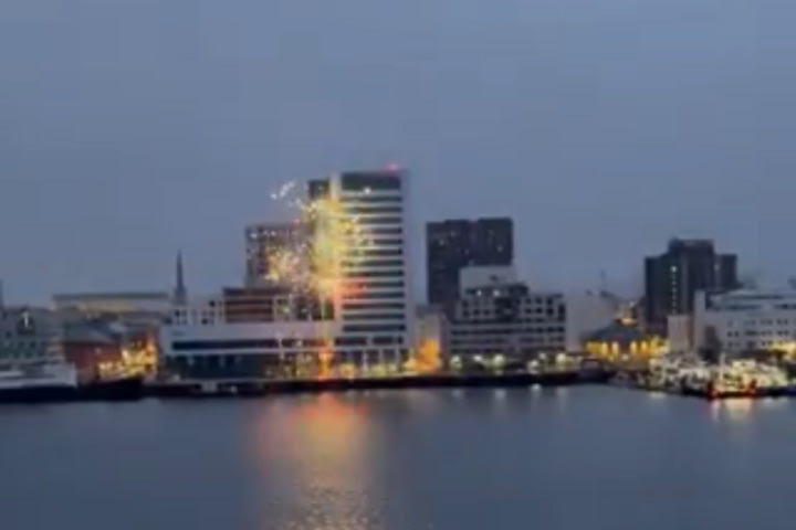 Τα πυροτεχνήματα έξω από το ξενοδοχείο της Τότεναμ