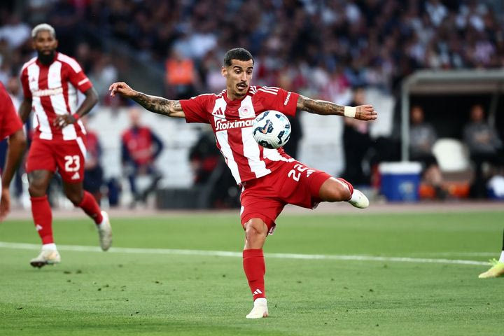 Η ευκαιρία του Τσινίκιο, με τη μπάλα να φεύγει έξω από το δεξί δοκαρι