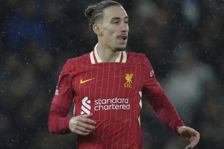 Τσιμίκας: Η Λιντς ενδιαφέρεται για την απόκτησή του από τη Λίβερπουλ, σύμφωνα με την Daily Mail