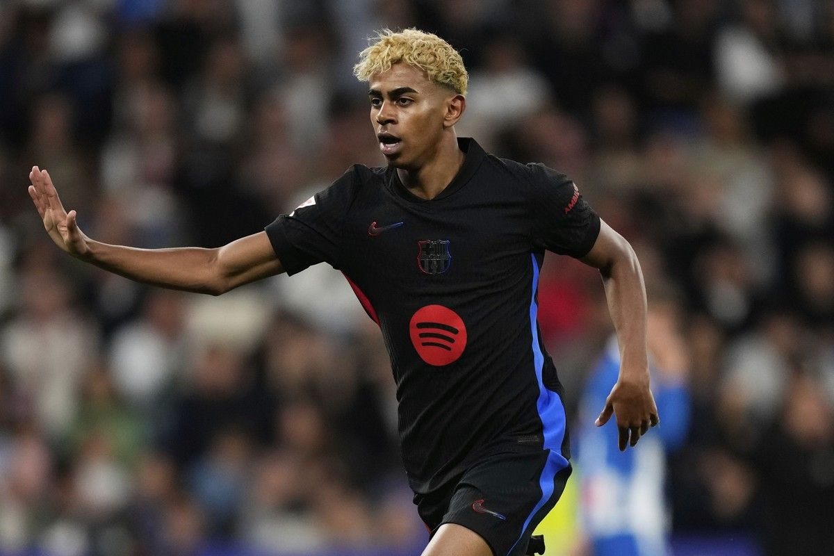 Ο Λαμίν Γιαμάλ πανηγυρίζει το γκολ του στο Εσπανιόλ - Μπαρτσελόνα