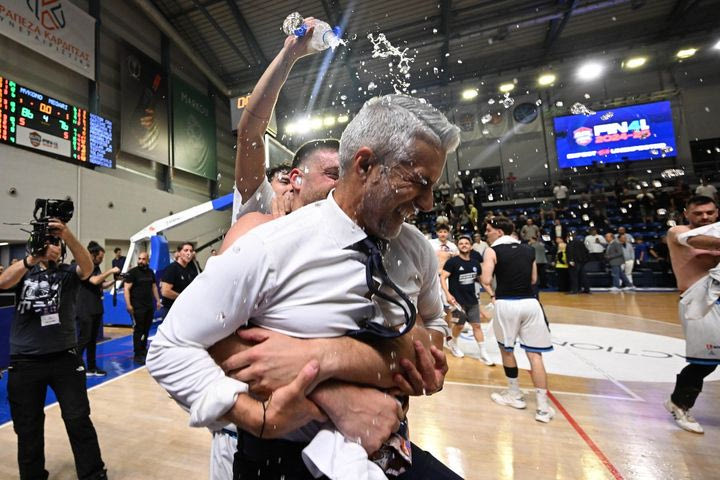 Oι παίκτες της Μυκόνου μπουγέλωσαν τον Βαγγέλη Ζιάγκο όσο έκανε δηλώσεις