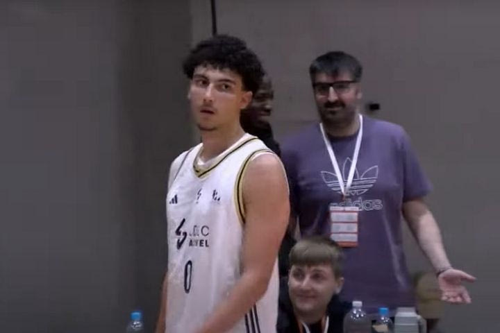 Η Βιλερμπάν έδωσε τριετές συμβόλαιο στον 17χρονο, σούπερ ταλαντούχο Άνταμ Ατάμνα
