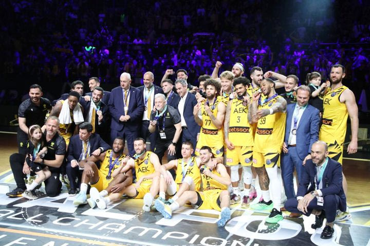 Κουμπούρας: “Ο κόσμος έδειξε πόσο δυνατή έδρα μπορεί να γίνει το γήπεδό μας, να πάμε τη σειρά με τον Ολυμπιακό σε τρίτο παιχνίδι”