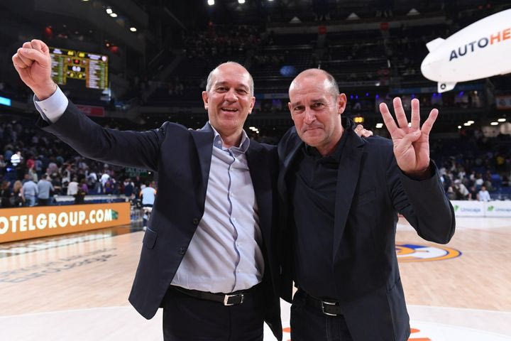 Οι έξαλλοι πανηγυρισμοί των αδερφών Αγγελόπουλων μετά το άστοχο σουτ του Αμπάλδε