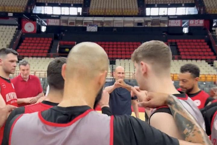 Final Four 2025, Ολυμπιακός: Η παρουσία των Αγγελόπουλων στην τελευταία προπόνηση και το “ζντο” με τους παίκτες και τον Μπαρτζώκα στο κέντρο του γηπέδου