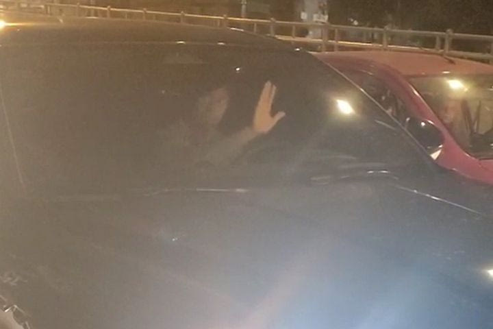 ΑΕΚ: Το αποκλειστικό VIDEO του SPORT24 απ’ την αποχώρηση του Αλμέιδα μετά τη συνάντηση με τον Ηλιόπουλο