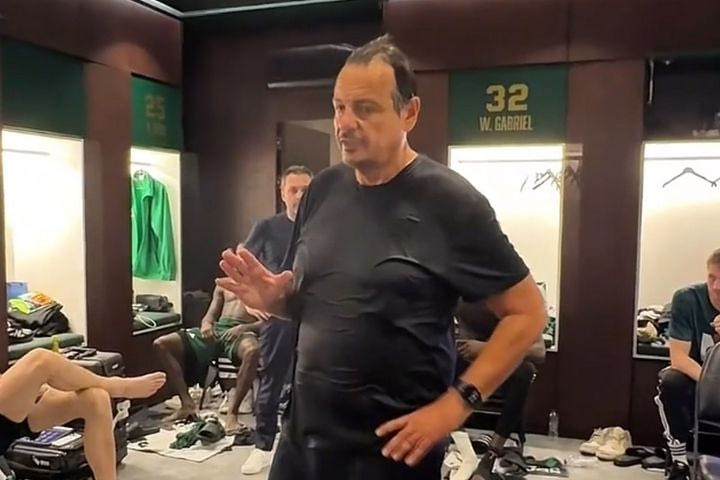 Αταμάν στα αποδυτήρια μετά την πρόκριση στο Final Four: “Στόχος δεν είναι να πάμε απλώς στο Final Four, αλλά να κερδίσουμε ακόμα μία φορά”