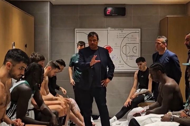 Η ομιλία του Αταμάν στα αποδυτήρια μετά το Game 3: “Ξεκουραστείτε καλά, την Παρασκευή θα έρθουμε με τη νοοτροπία να κλείσουμε εδώ τη σειρά”