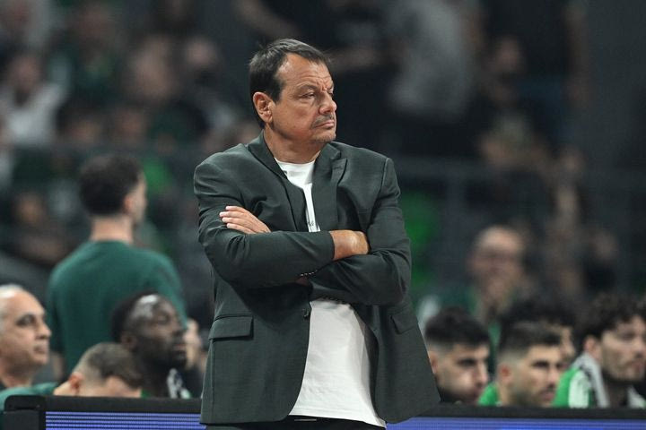 Αταμάν: “Kάνετε κριτική στον Ολυμπιακό που έκανε ένα κακό ματς, ενώ κυριάρχησε στη regular season της EuroLeague, τα υπόλοιπα είναι για τους δημοσιογράφους”
