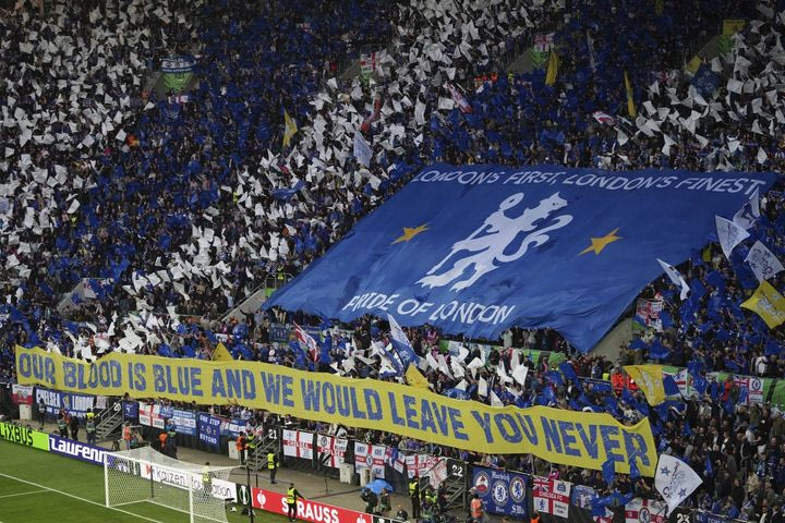 Conference League: Η μαγική ατμόσφαιρα που δημιούργησαν οι φίλαθλοι των Τσέλσι και Μπέτις πριν την έναρξη του τελικού