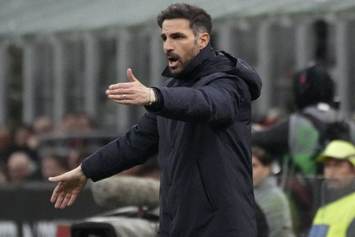Ο Φάμπρεγας απέρριψε προτάσεις από τοπ συλλόγους και μένει στην Κόμο