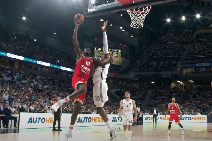 Με εκρηκτικά καρφώματα από Φαλ και Γιούρτσεβεν το Top-10 των Game 4 της EuroLeague