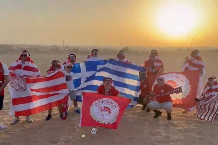 Final Four 2025, Ολυμπιακός: Τρέλα από τους φίλους των ερυθρόλευκων με συνθήματα ακόμα και στην έρημο