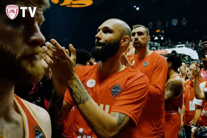 Final Four 2025, Ολυμπιακός: Οι εκδηλώσεις του κόσμου, οι αγκαλιές στον Παπανικολάου και το χειροκρότημα των παικτών στους φιλάθλους στο ματς με τον Παναθηναϊκό AKTOR