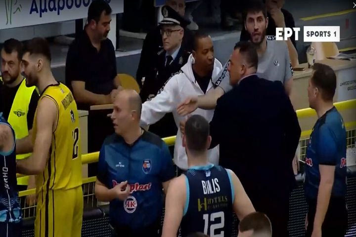 Ένταση ανάμεσα στον Γκάουντλοκ και οπαδό του Αμαρουσίου