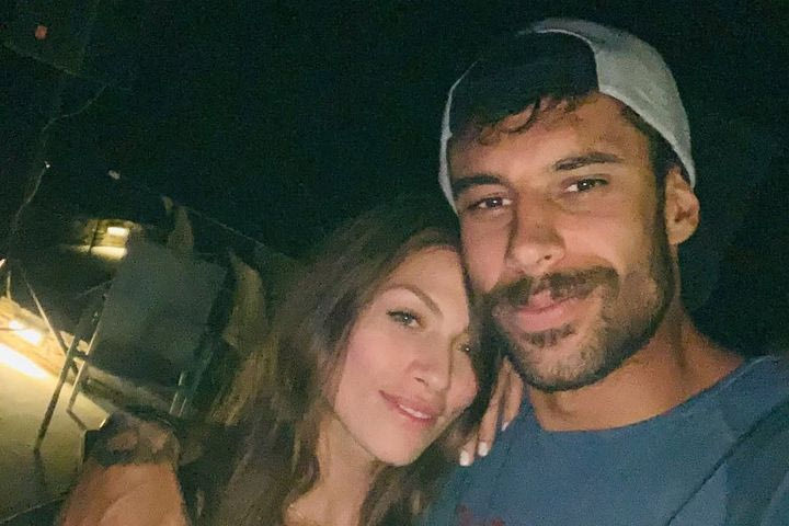 Ο Γιώργος Πρίντεζης βάφτισε την κόρη του στην Αίγινα και το γιόρτασε με πάρτι εν πλω