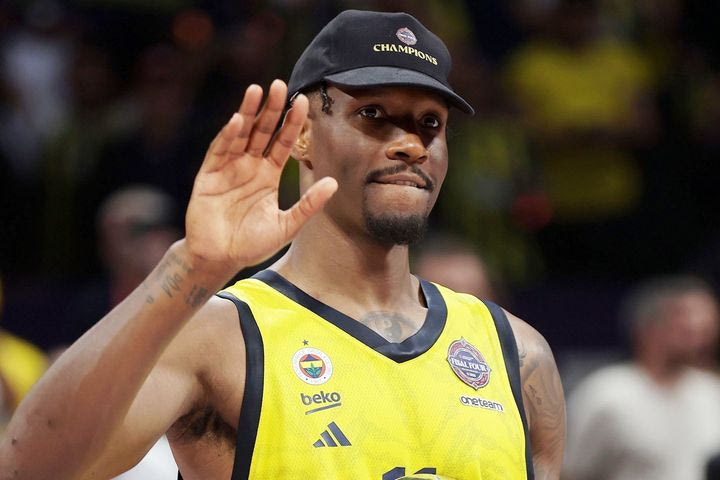 Final Four 2025: Τα συγκλονιστικά λόγια του Χέιζ-Ντέιβις προς τον Κόμπι Μπράιαντ, προέβλεψε ότι θα κατακτήσει την EuroLeague ως MVP του Final Four