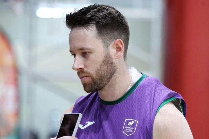 Καλινόσκι: “Δεν έχει πολύς κόσμος τη δυνατότητα να βιώσει την ατμόσφαιρα των φίλων της ΑΕΚ, τρελοί οπαδοί, τρελή στήριξη”