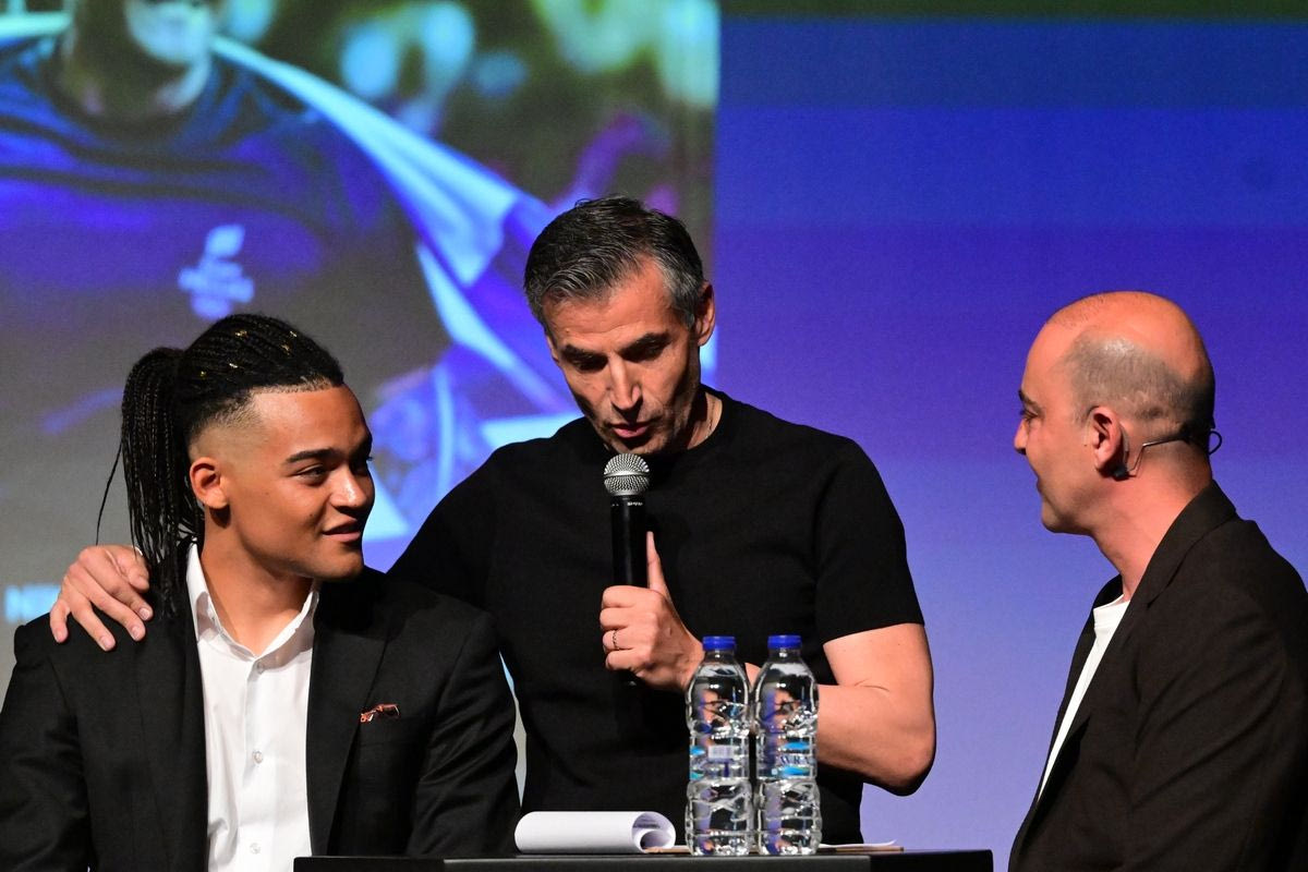 Παρουσίαση του βιβλίου του Νίκου Μιχαλόπουλου με τίτλο "Εμμανουήλ Καραλής, Όταν κοιτάς από ψηλά"