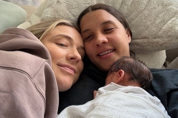 Η Σαμ Κερ και η Κρίστι Μέουις έγιναν μαμάδες