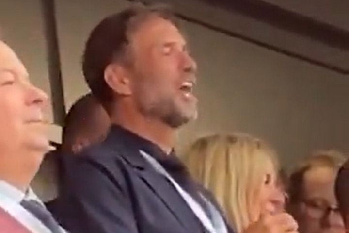 Κλοπ: Εκστασιασμένος ο Κλοπ στην επιστροφή του στο Άνφιλντ, τραγούδησε σύνθημα για τον Σαλάχ