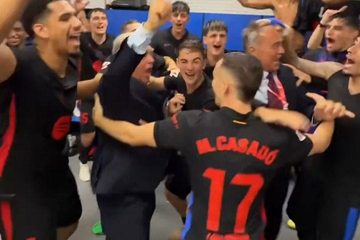 Μπαρτσελόνα: Στα κόκκινα ο Λαπόρτα, πανηγύρισε ξέφρενα στα αποδυτήρια το 28ο