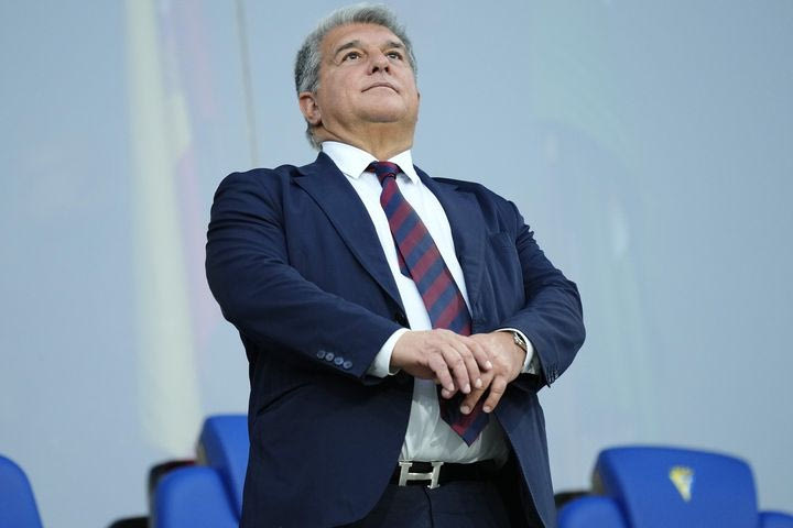 Λαπόρτα στους παίκτες της Μπαρτσελόνα: “Βγείτε με το κεφάλι ψηλά, οι οπαδοί είναι υπερήφανοι για εσάς”